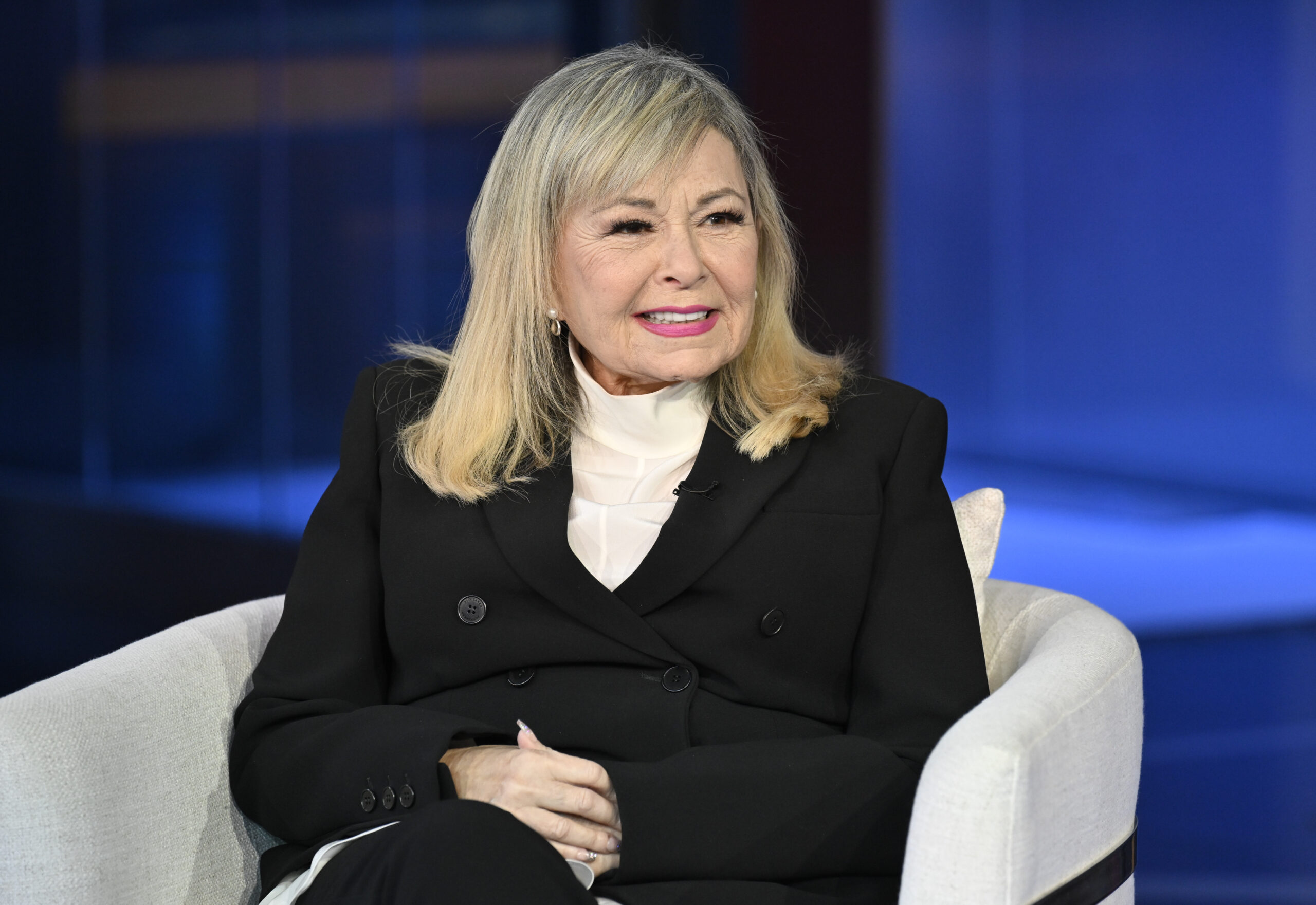 NextImg:Roseanne Barr touts Trump’s ‘integrity’: ‘Only guy in my Hollywood career who ever returned a favor’ - Washington Examiner