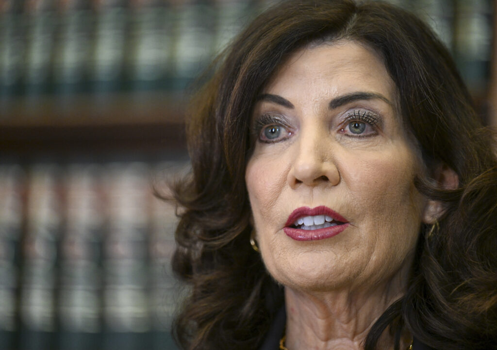 Kathy Hochul criticizes DA for berating police officer at traffic stop