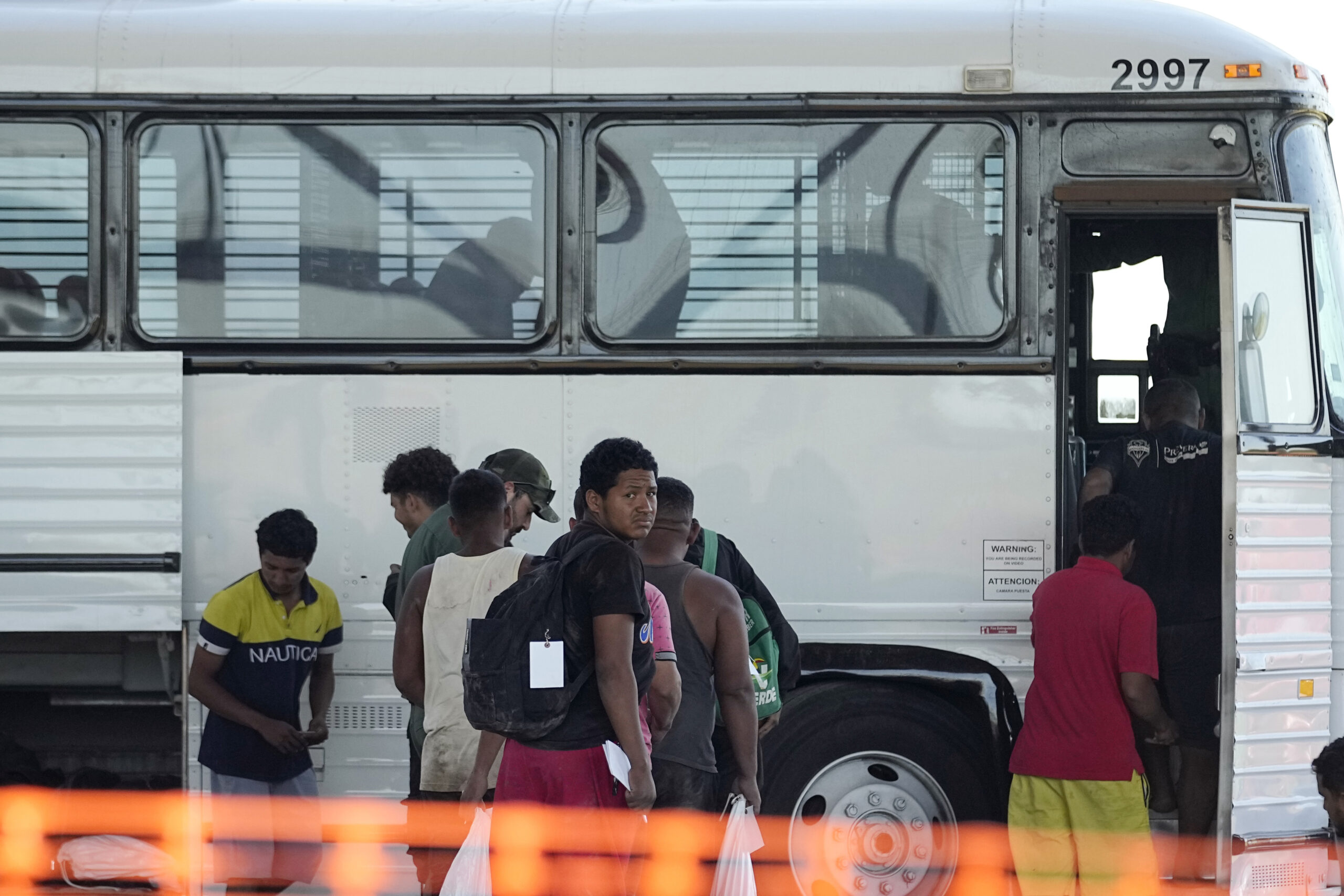 NextImg:Texas falls short of donations needed to help pay for busing migrants: Abbott collects less than 1% of projected cost - Washington Examiner