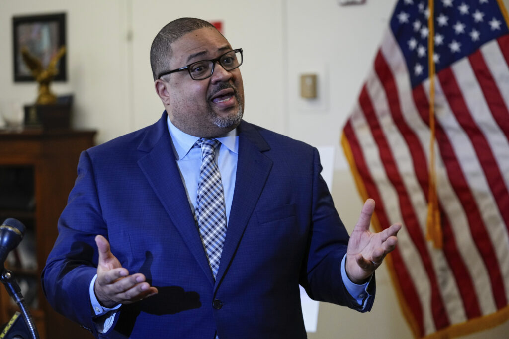 Arizona judge denies extradition of murder suspect to NYC, dealing blow to Alvin Bragg