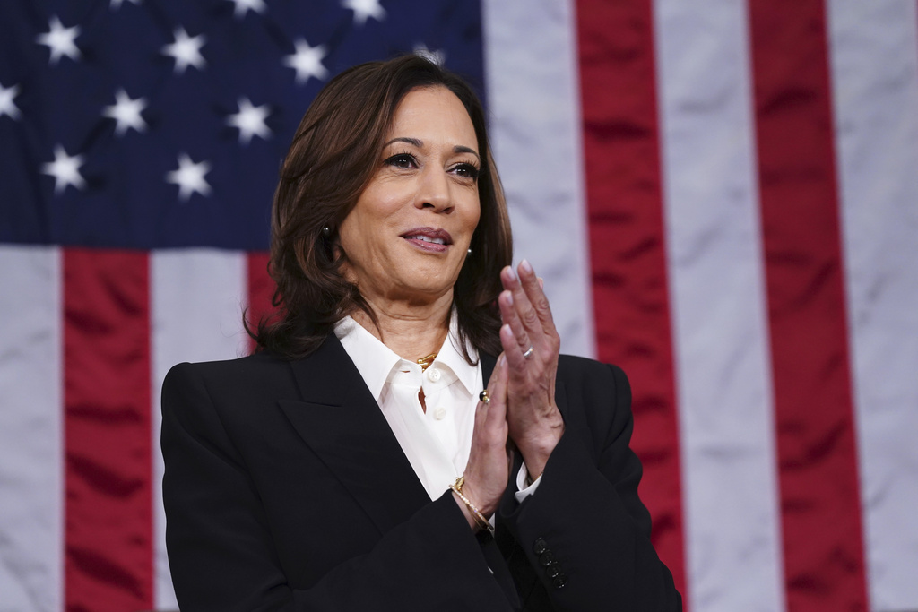 Kamala Harris makes history as the first vice president to tour a Planned Parenthood facility