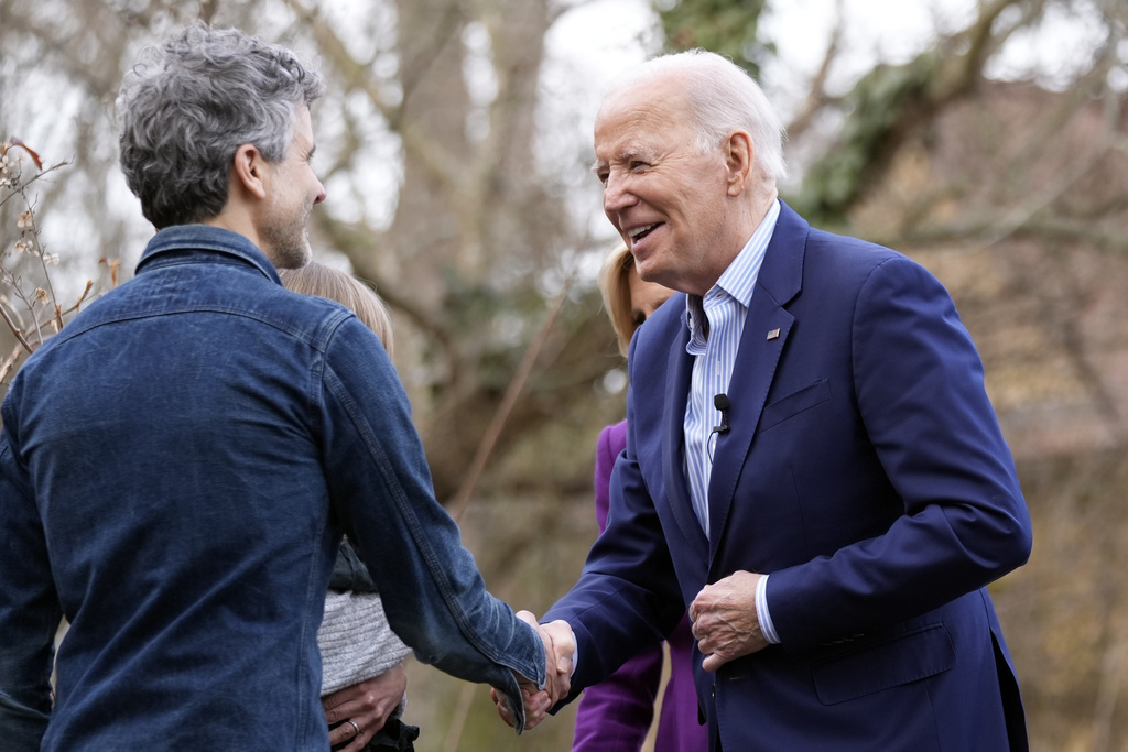 NextImg:Biden campaign using TikTok despite president pledging to sign ban if passed by Congress - Washington Examiner