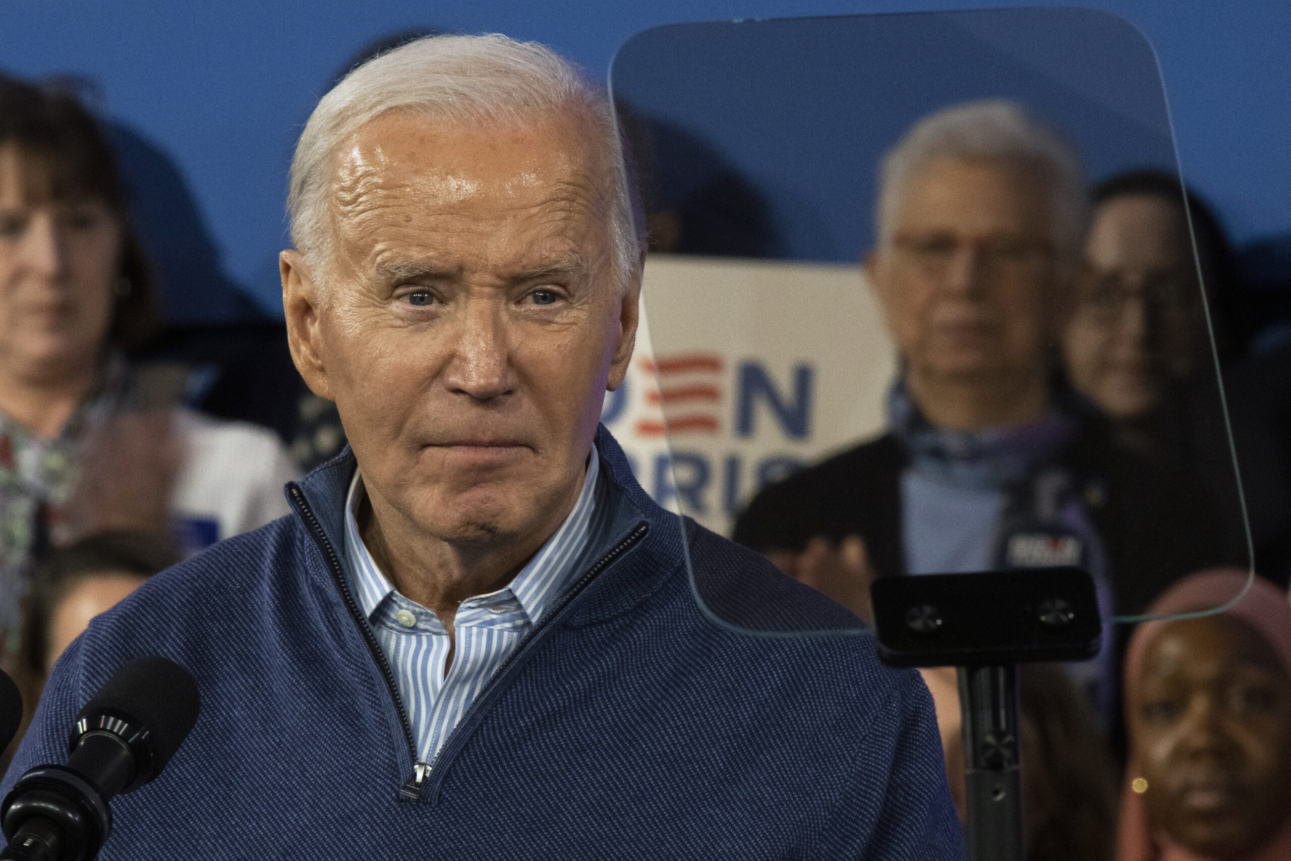 NextImg:Minibus signed by Biden, averting a government shutdown