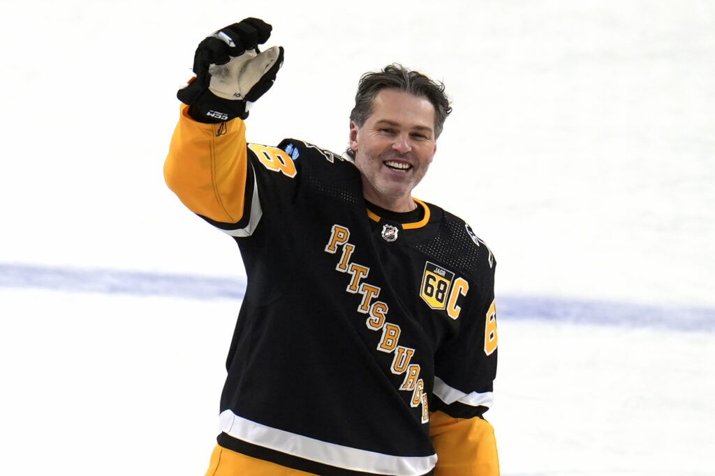 Penguins Hockey Icon’s Bobbleheads Snatched Before Tribute Event