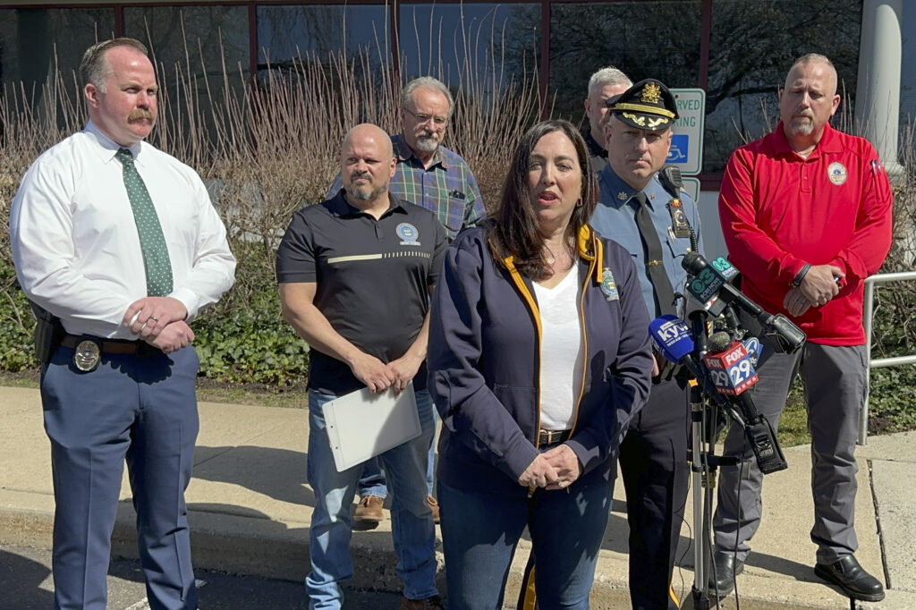 SWAT team apprehends Pennsylvania family murder suspect following New Jersey standoff