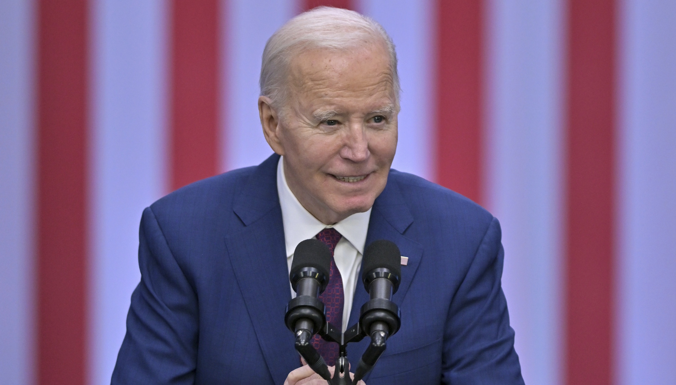 NextImg:Biden struggles to recall dates and details in hourslong Hur testimony - Washington Examiner