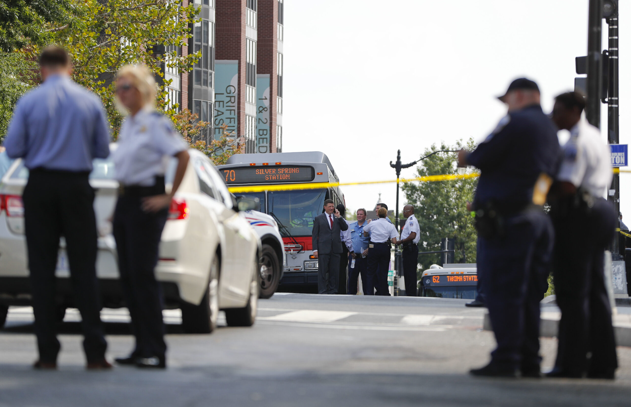 NextImg:One dead and five injured in northeast DC shooting - Washington Examiner