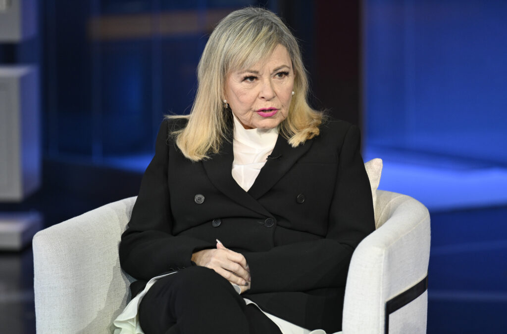 Roseanne Barr jests about Biden allegedly assaulting her during a department store shoe fitting