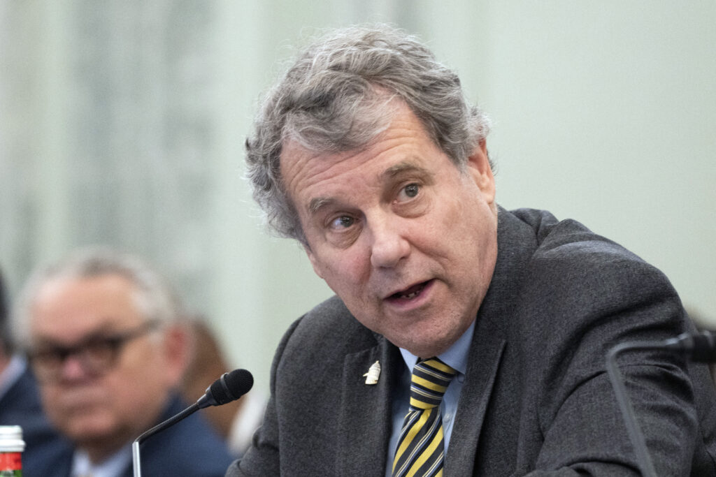 Sherrod Brown accuses Big Pharma of price gouging, backed by .4 million from the industry