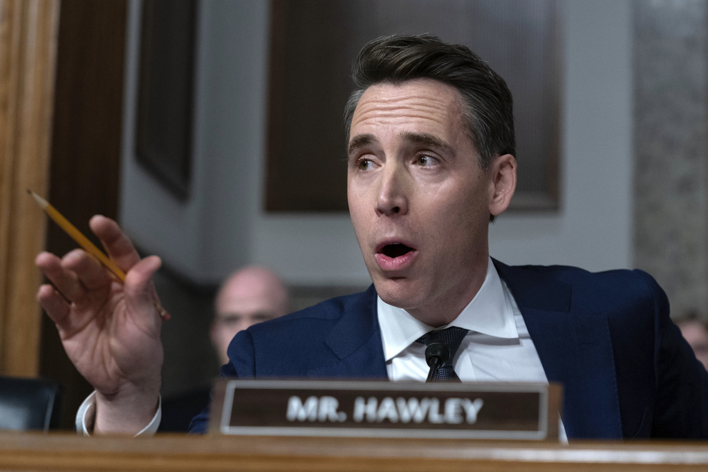 Josh Hawley exposes how Biden illegally releases criminal immigrants into the US