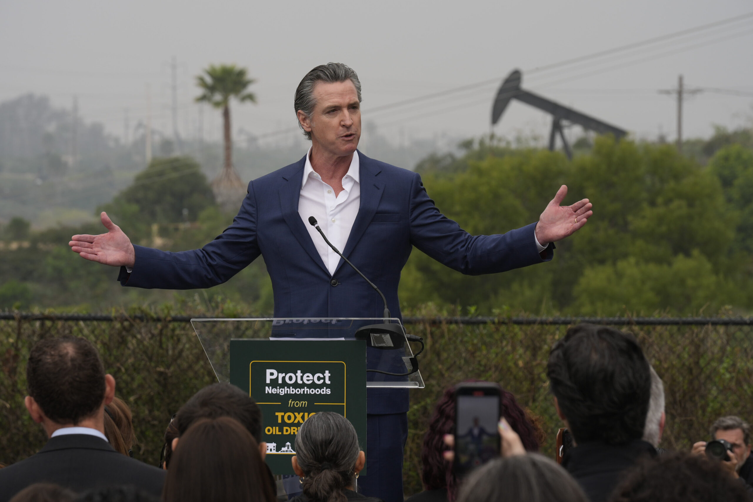 NextImg:Newsom and California Democrats blasted for ‘gimmicky’ $17 billion fix for massive budget deficit - Washington Examiner