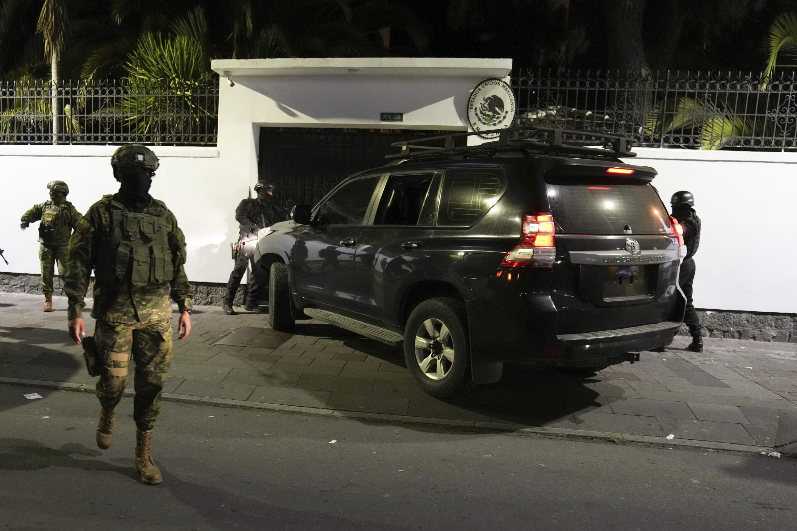 NextImg:Ecuadorian police storm Mexican Embassy to arrest former vice president - Washington Examiner