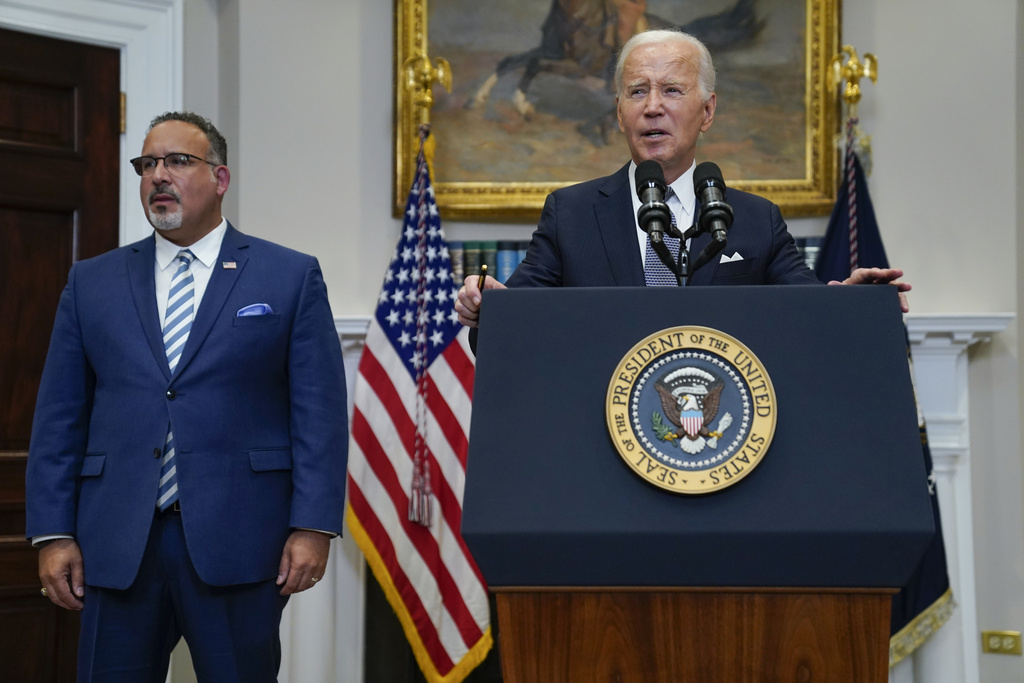 Biden rolls out new student loan plan, ignoring GOP legal challenges
