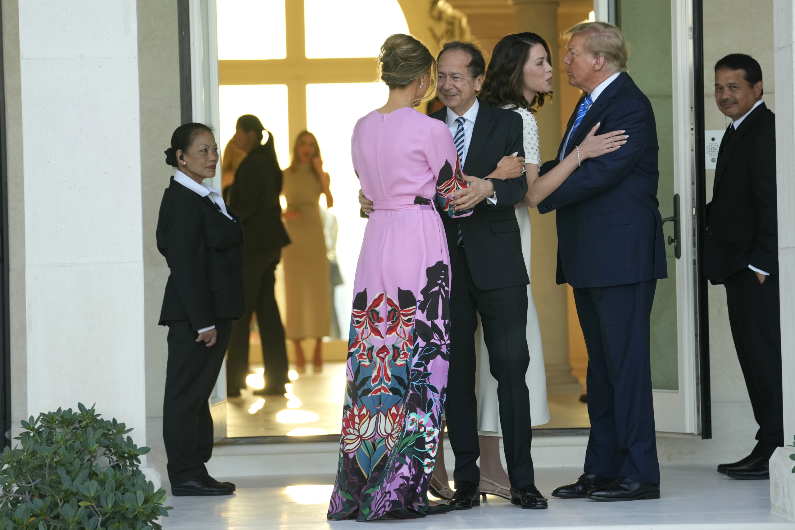 NextImg:Trump vows to extend tax cuts to billionaires during high-dollar fundraiser - Washington Examiner