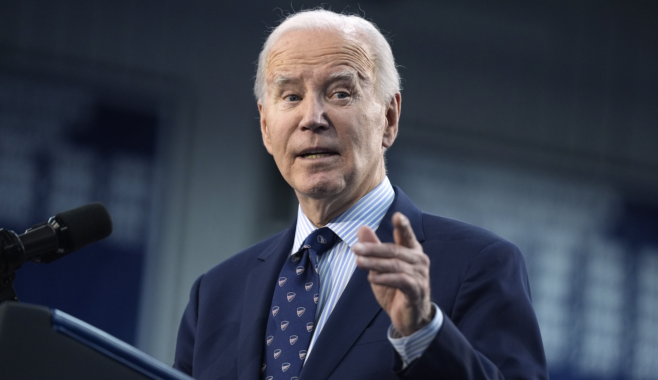 NextImg:DNC picked up some of Biden’s legal bills during Robert Hur investigation - Washington Examiner