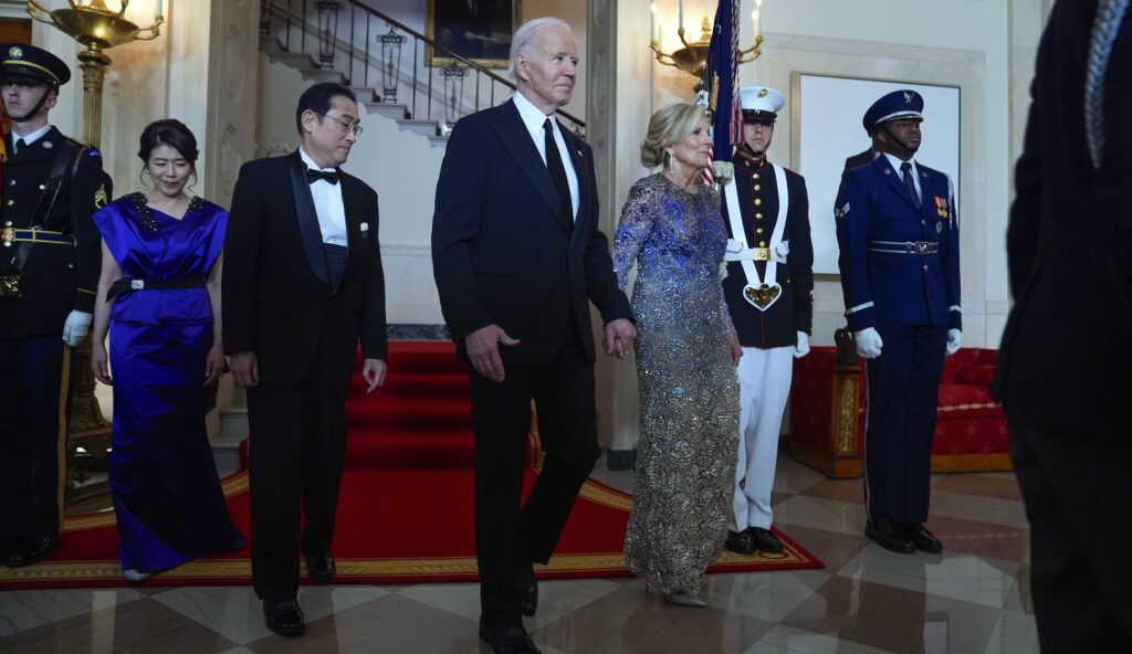 The White House hosts a glamorous state dinner with guests such as the Clintons, Bezos, and top finance figures