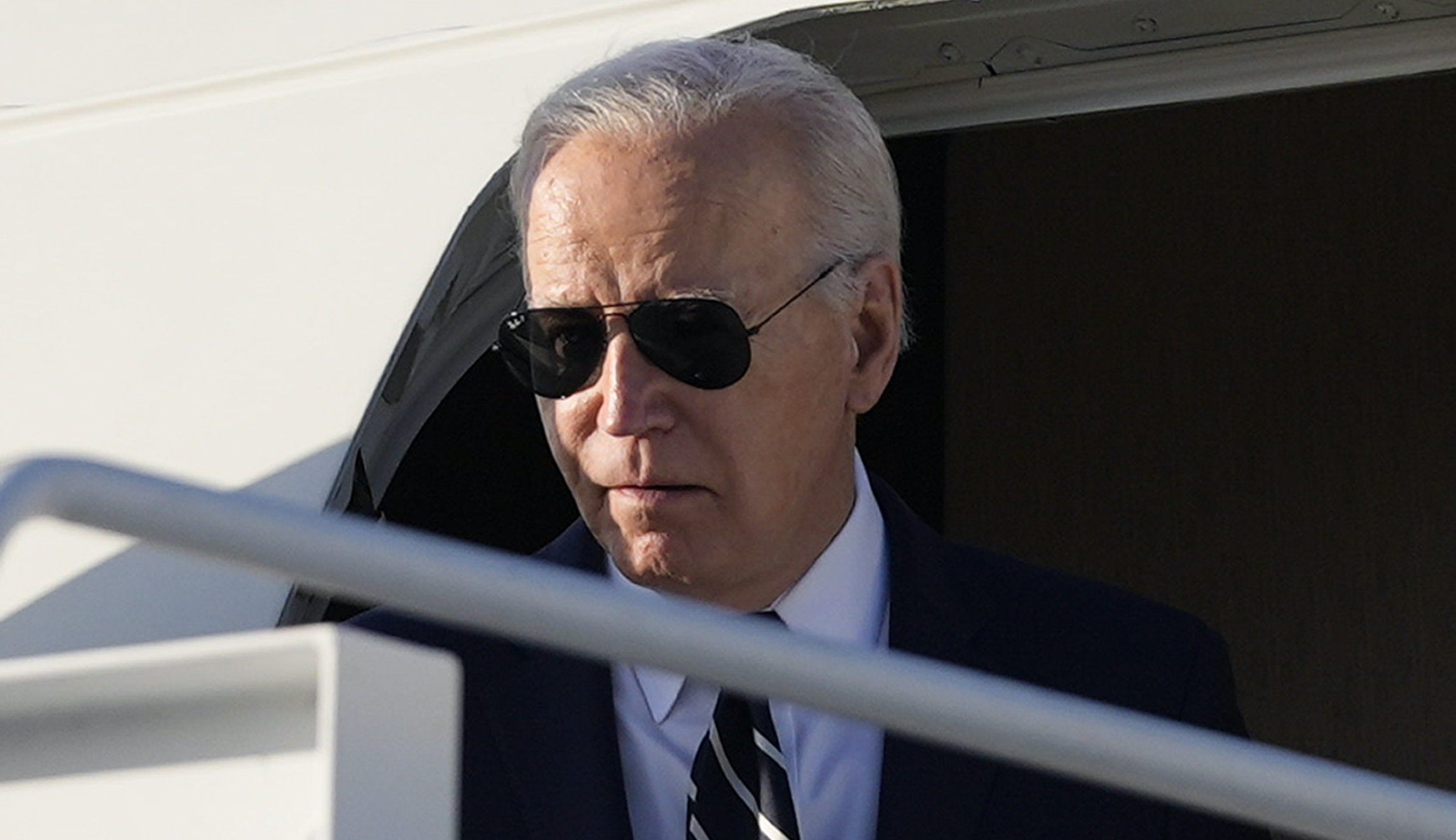 NextImg:Three roadblocks holding up Biden cracking down on the southern border - Washington Examiner