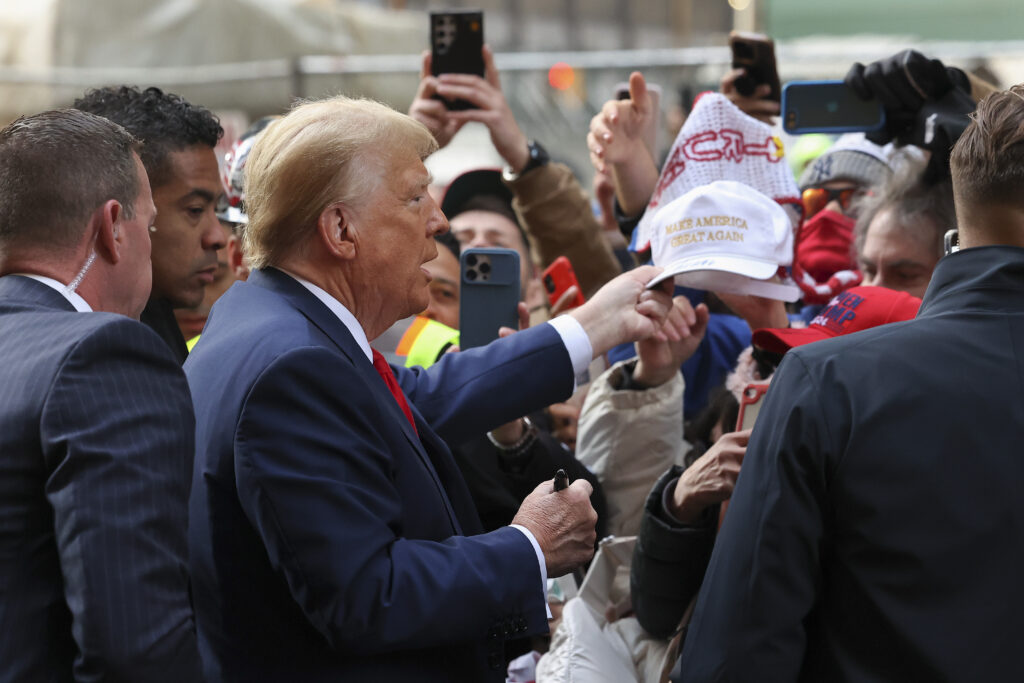 Trump greeted with ‘USA’ chants during visit to New York construction site