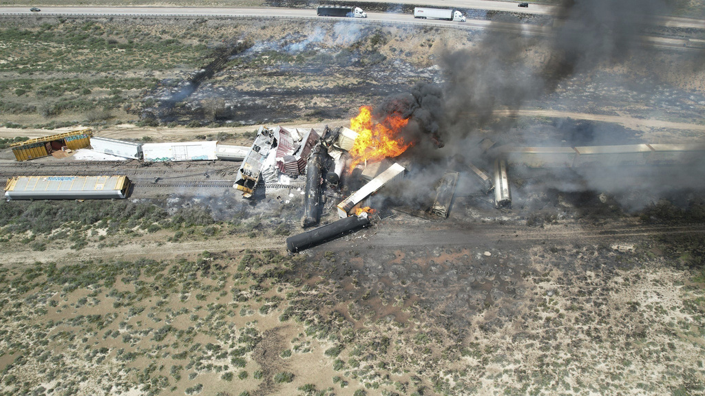 NextImg:Train derailment near Arizona New Mexico border results in fire - Washington Examiner