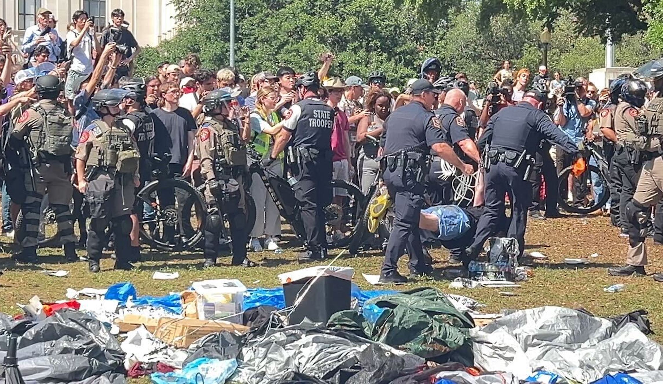 NextImg:Police arrest dozens of pro-Palestinian protesters at UT Austin encampment - Washington Examiner