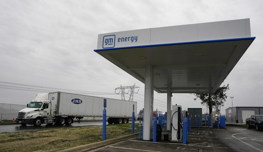 Truck drivers criticize recent EPA regulations requiring switch to ‘ineffective’ electric big rigs