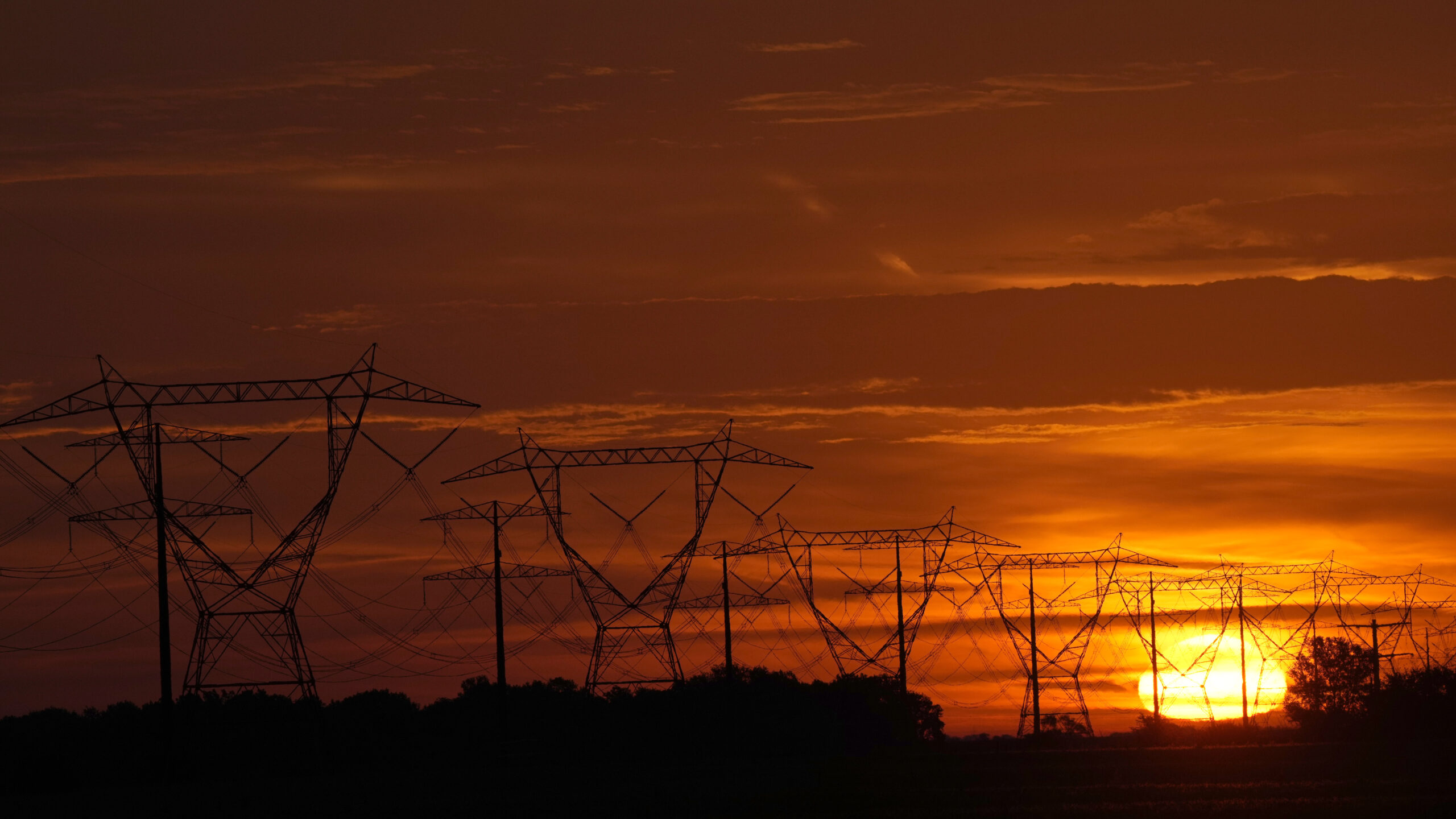 NextImg:Energy regulators overhaul transmission rules in bid to accelerate clean power - Washington Examiner