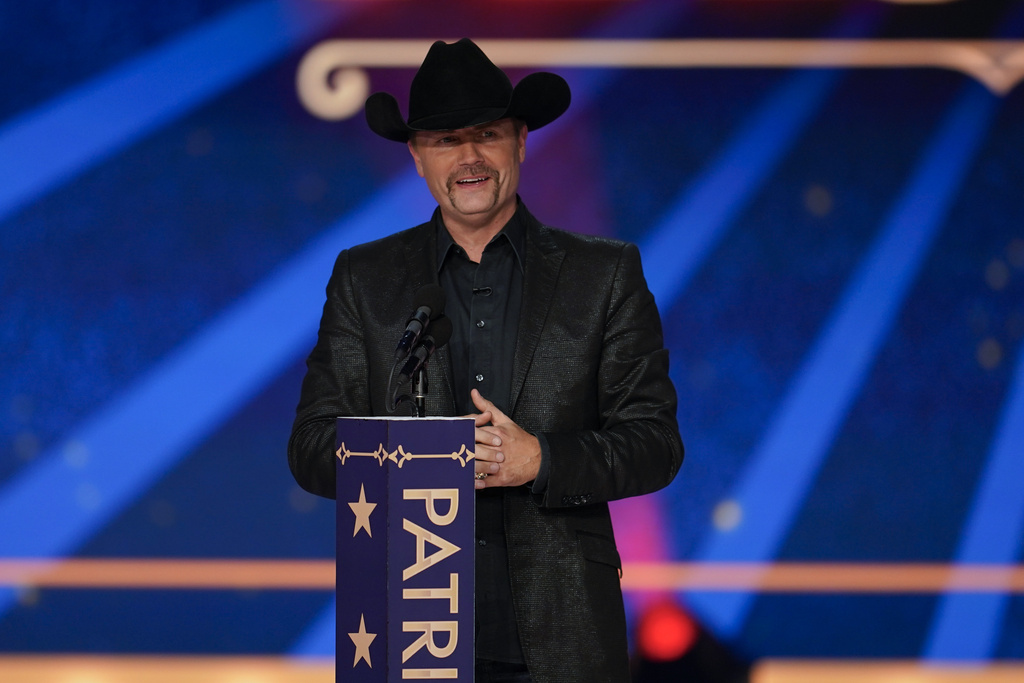 John Rich to perform at UNC fraternity supporting American flag
