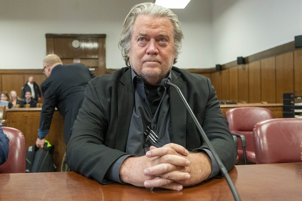 Prosecutors recommend jailing Steve Bannon this week