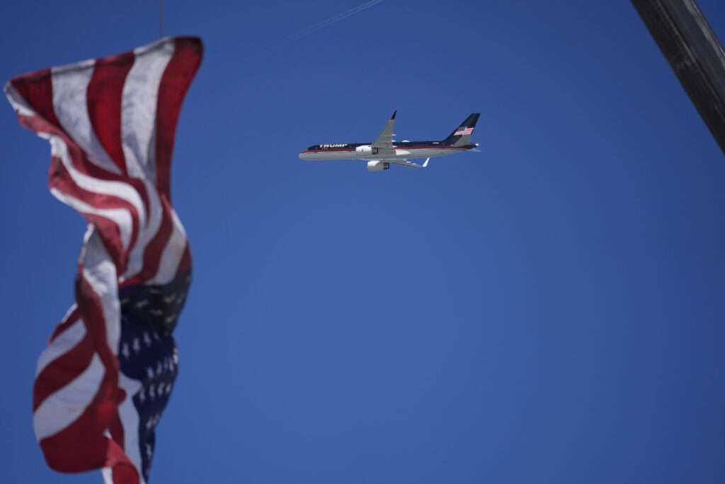 Trump’s jet hits empty plane upon landing in Florida