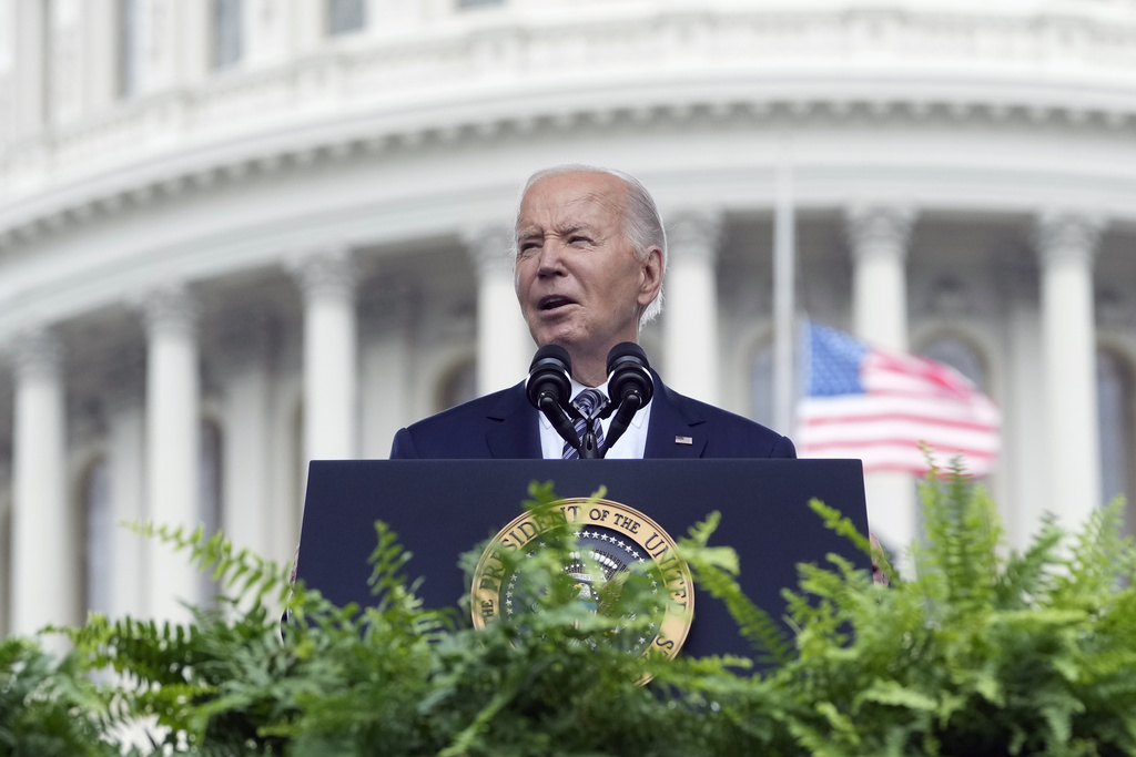 Biden consoles officers before expected Trump endorsements